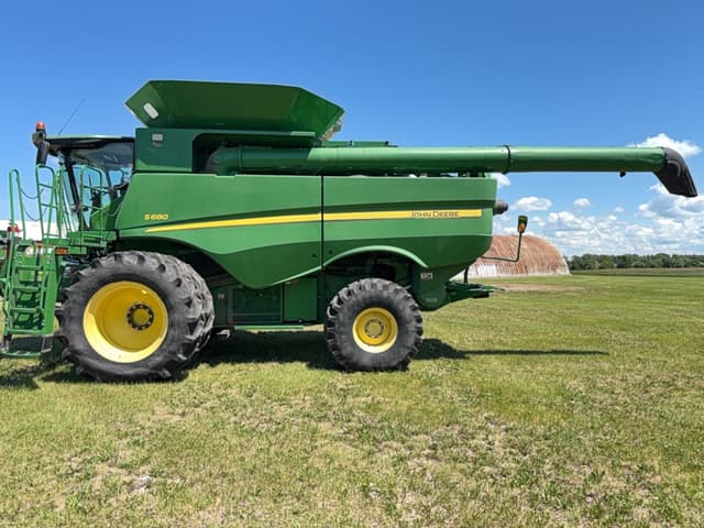 Image of John Deere S680 equipment image 1