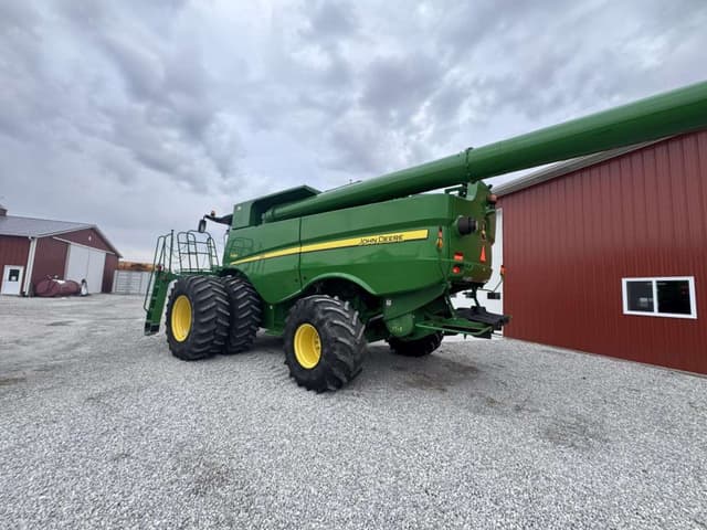 Image of John Deere S680 equipment image 4