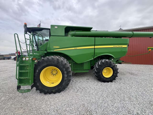 Image of John Deere S680 equipment image 1