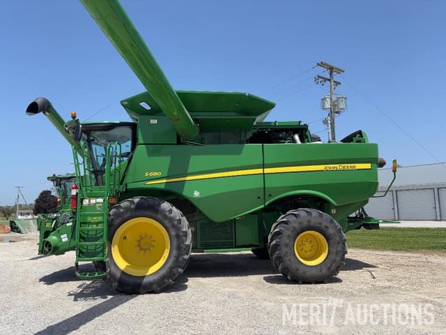 Image of John Deere S680 equipment image 2