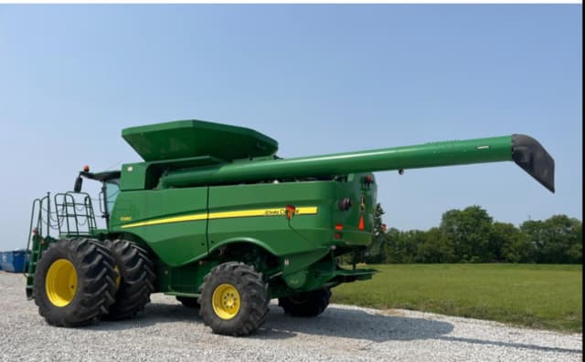 Image of John Deere S680 equipment image 1
