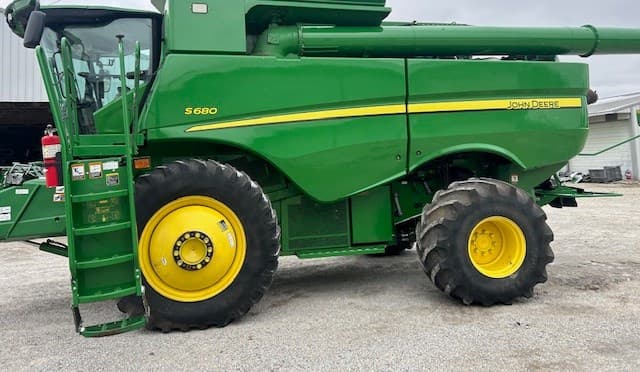 Image of John Deere S680 equipment image 1