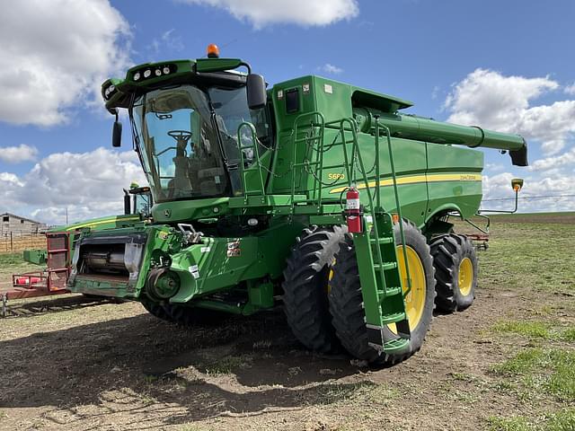 Image of John Deere S680 equipment image 1