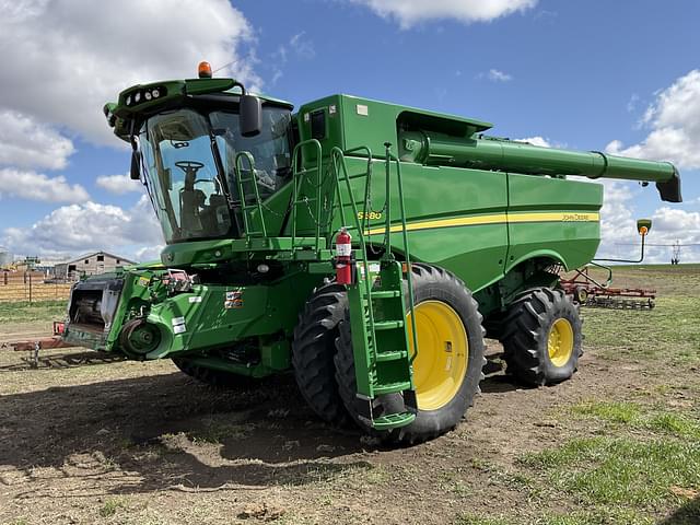 Image of John Deere S680 equipment image 2