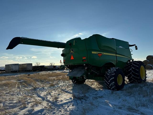 Image of John Deere S680 equipment image 2