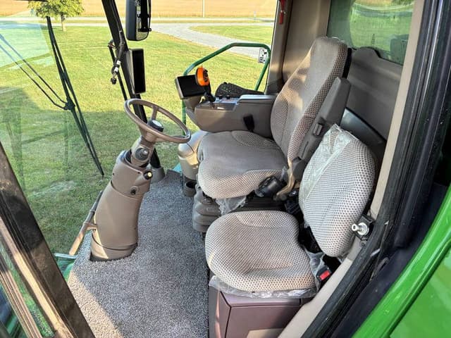 Image of John Deere S680 equipment image 2