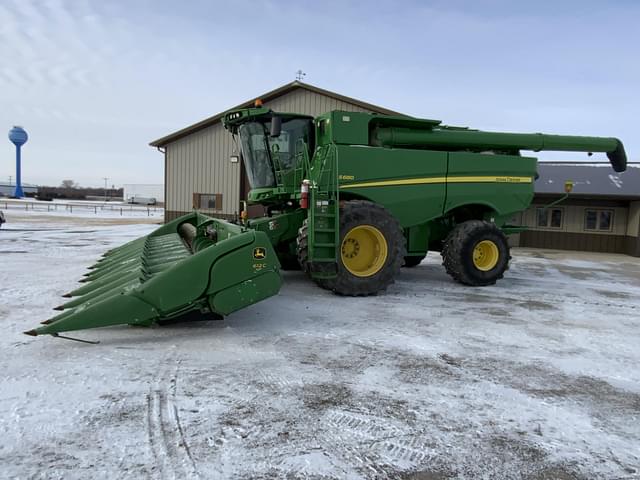 Image of John Deere S680 equipment image 1