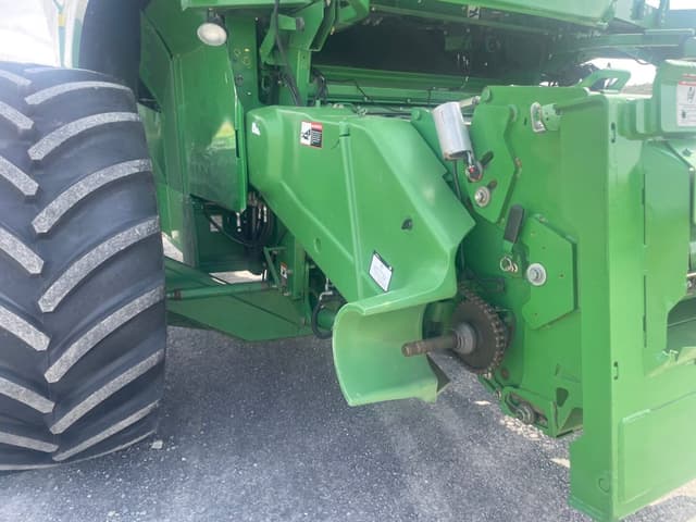 Image of John Deere S680 equipment image 3