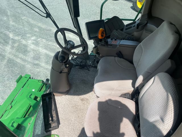 Image of John Deere S680 equipment image 3