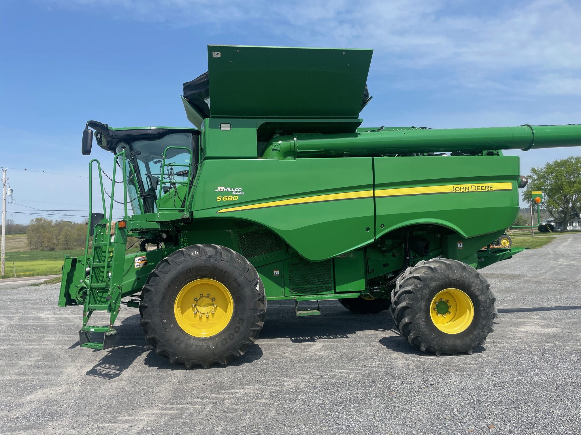2013 John Deere S680 Equipment Image0