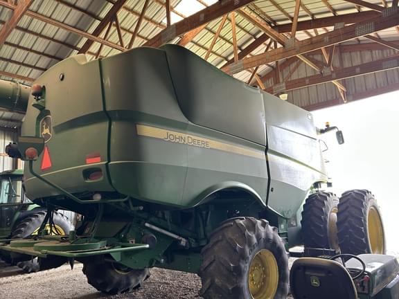 Image of John Deere S680 equipment image 4