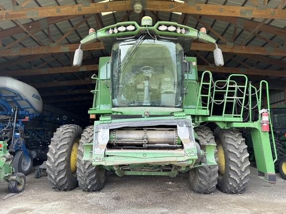 Image of John Deere S680 equipment image 1