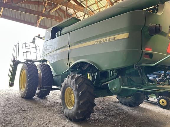 Image of John Deere S680 equipment image 2
