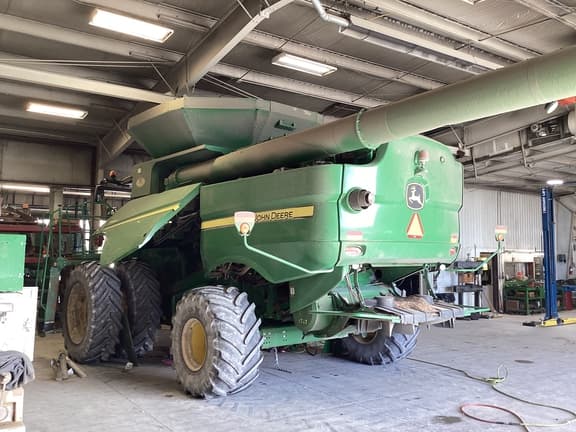 Image of John Deere S680 equipment image 2