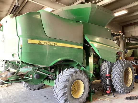 Image of John Deere S680 equipment image 3