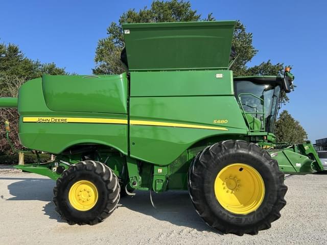 Image of John Deere S680 equipment image 3