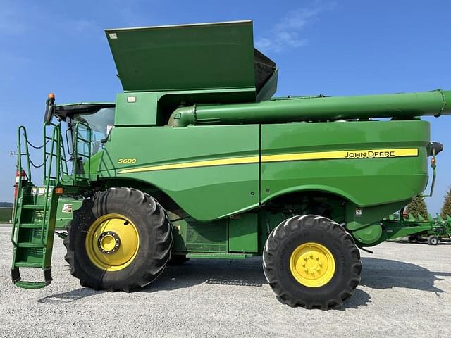 Image of John Deere S680 equipment image 2