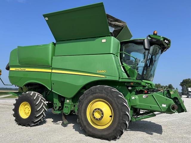Image of John Deere S680 equipment image 1