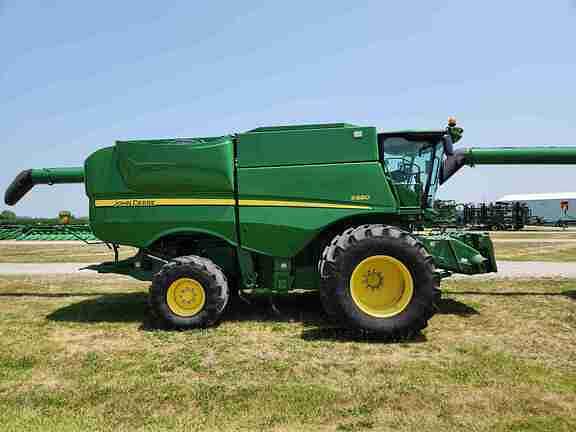 Image of John Deere S680 Primary image