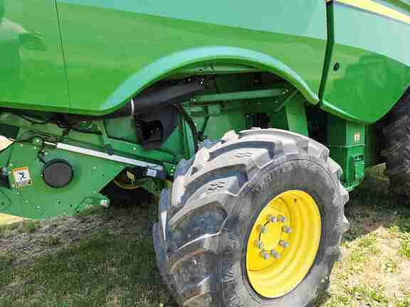 Image of John Deere S680 equipment image 2