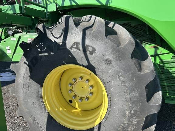 Image of John Deere S680 equipment image 4