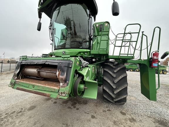 Image of John Deere S680 equipment image 4