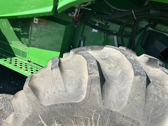 Image of John Deere S680 equipment image 3