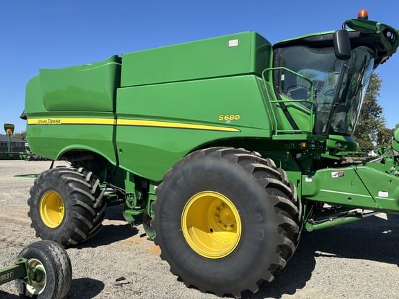 2013 John Deere S680 Equipment Image0