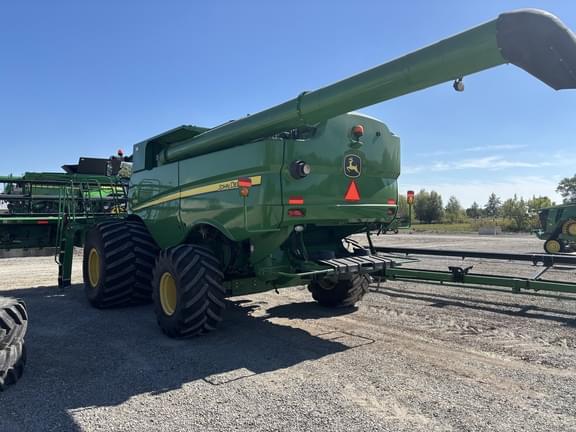 Image of John Deere S680 equipment image 3