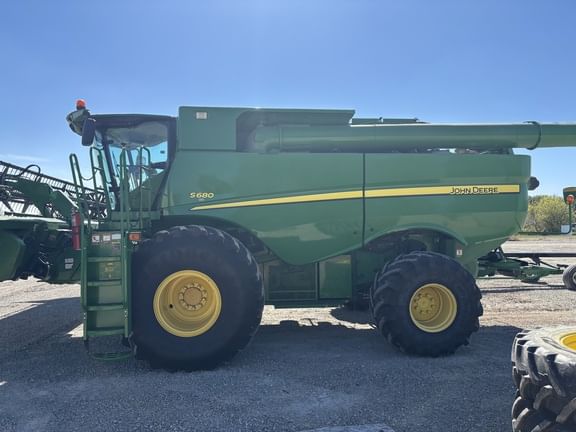 2013 John Deere S680 Equipment Image0