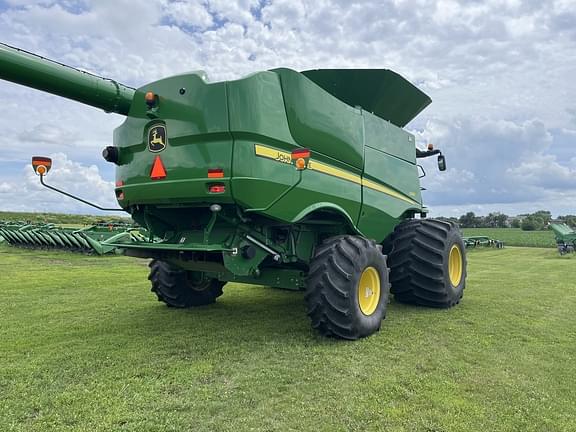 Image of John Deere S680 equipment image 4