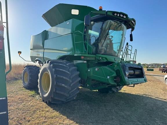 Image of John Deere S680 equipment image 1