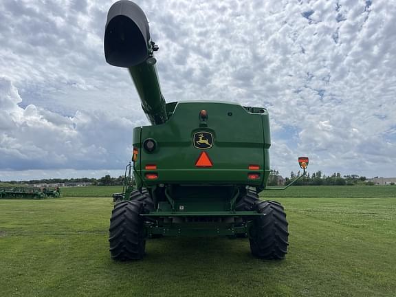 Image of John Deere S680 equipment image 3