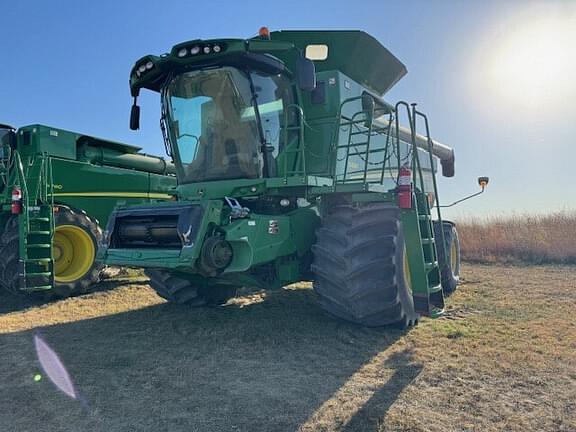 Image of John Deere S680 equipment image 4