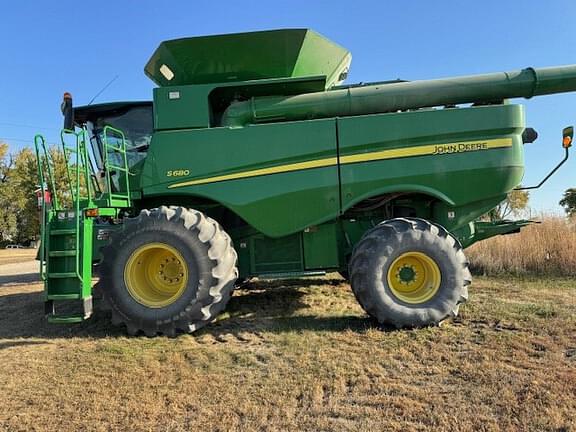 Image of John Deere S680 equipment image 2