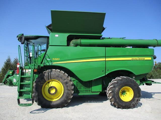 Image of John Deere S680 equipment image 1