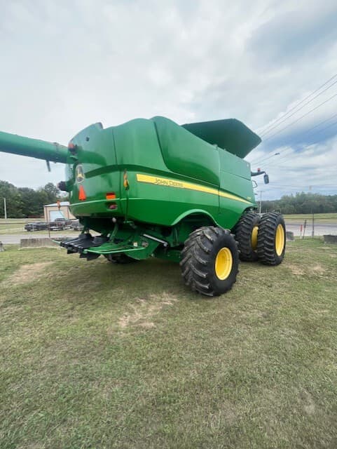 Image of John Deere S680 Image 1