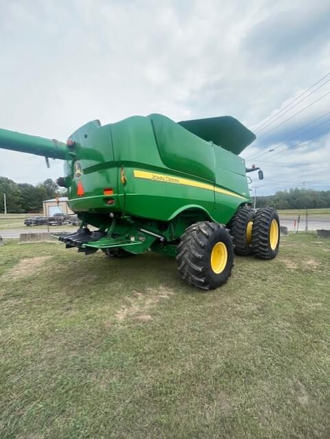 Image of John Deere S680 Image 0