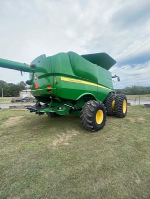 2013 John Deere S680 Image