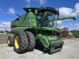 2013 John Deere S680 Image