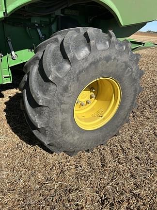 Image of John Deere S680 equipment image 4