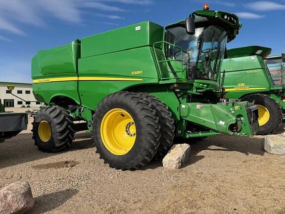 Image of John Deere S680 equipment image 1