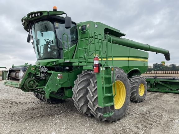 Main image John Deere S680