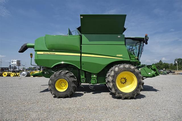 Image of John Deere S680 equipment image 1