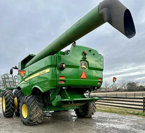 Image of John Deere S680 equipment image 1