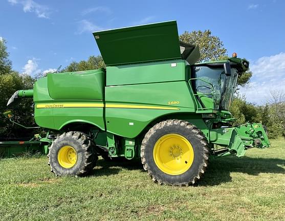 Image of John Deere S680 equipment image 1