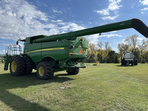 Image of John Deere S690 equipment image 3