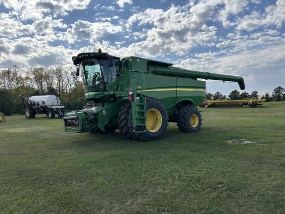 Image of John Deere S690 equipment image 4