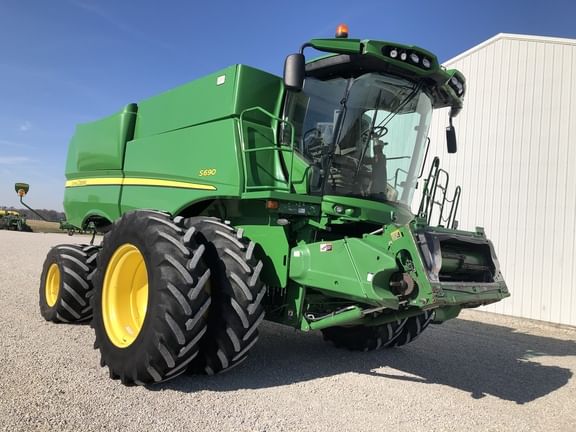 Main image John Deere S690
