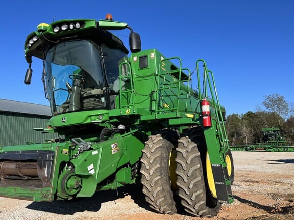 Main image John Deere S690